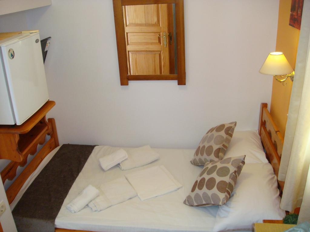 Boussetil Rooms Tínos Eksteriør billede