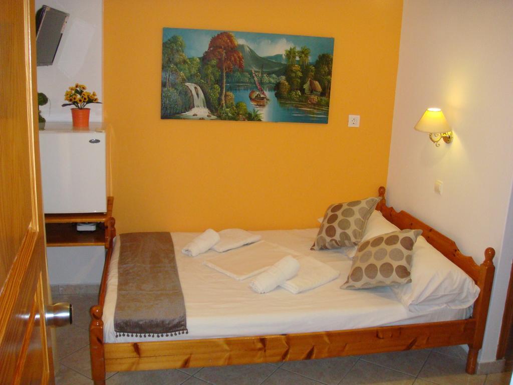 Boussetil Rooms Tínos Eksteriør billede