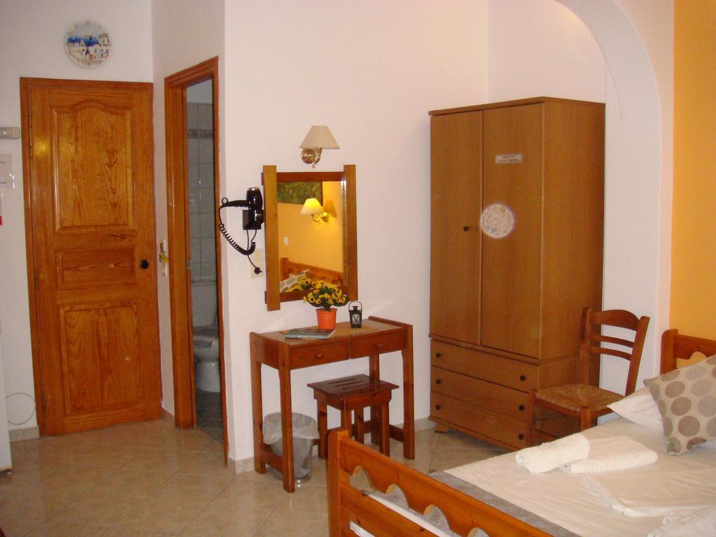 Boussetil Rooms Tínos Eksteriør billede