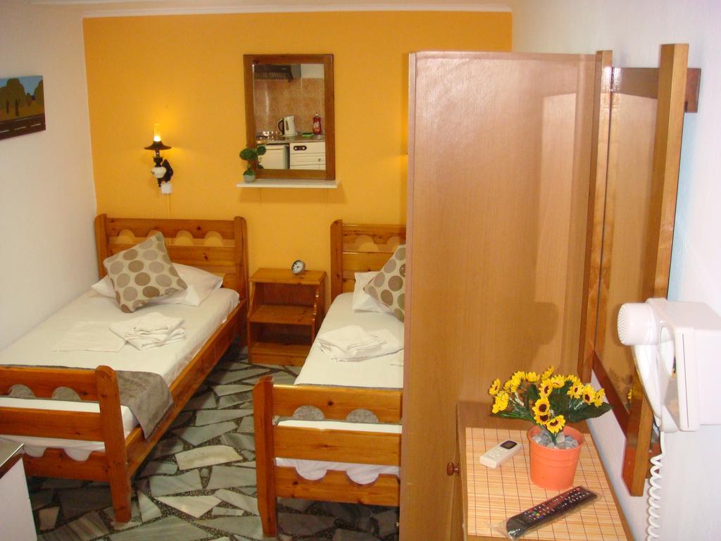 Boussetil Rooms Tínos Eksteriør billede