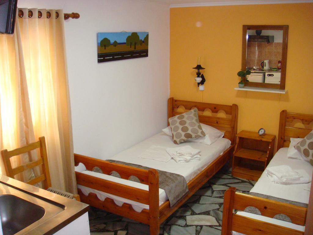 Boussetil Rooms Tínos Eksteriør billede